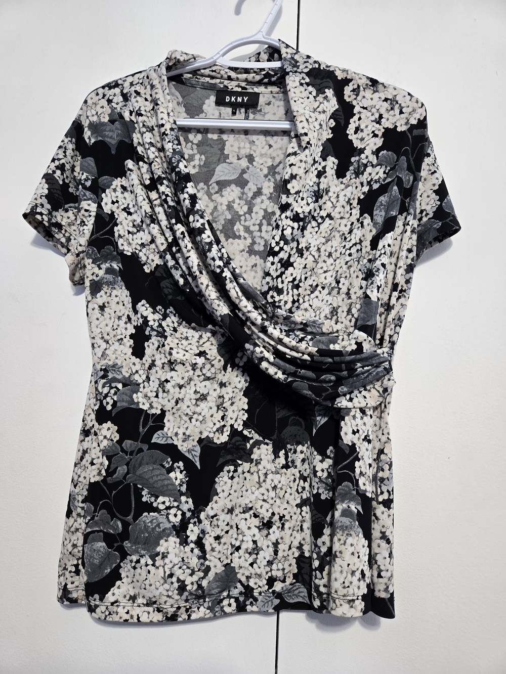 DKNY XL Floral Faux Wrap Top Black White Gray Short Sleeve Blouse